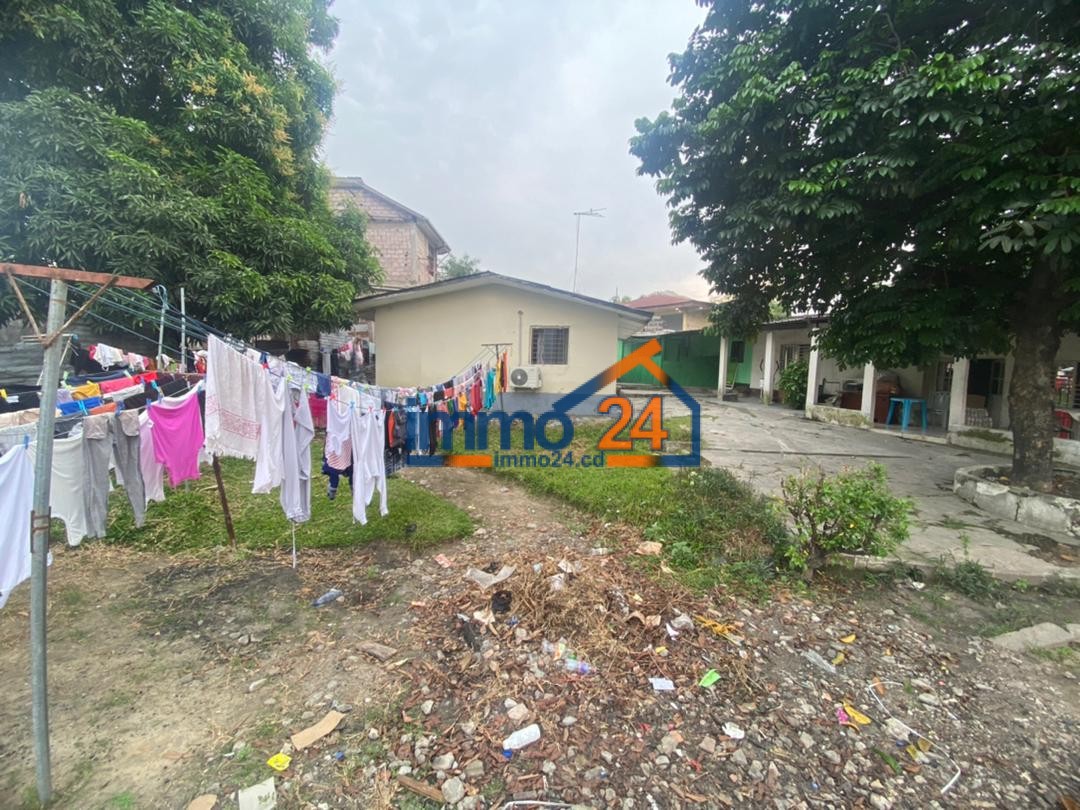 À Vendre À KinshasaLimete une Grande Parcelle de 1900,13m2 Immo24 la solution